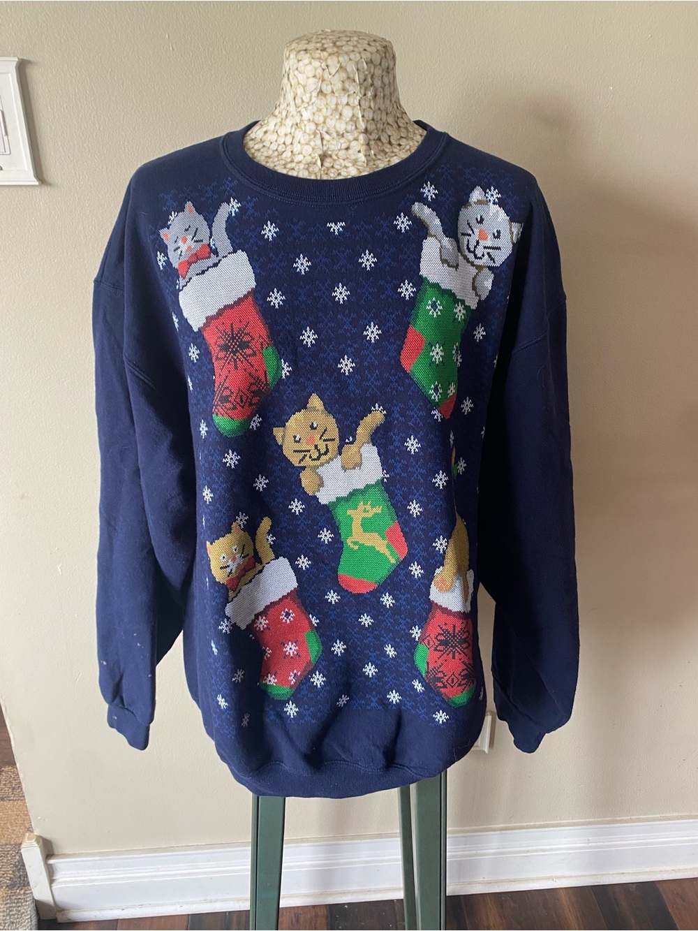 Y2K Women's Navy Holiday Cat Stocking crewneck
